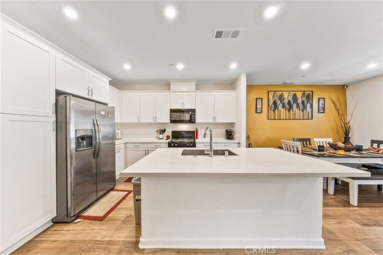 963 W Clover Avenue, Rialto