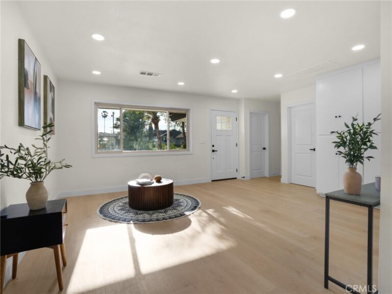 9643 Boxwood Ave, Fontana