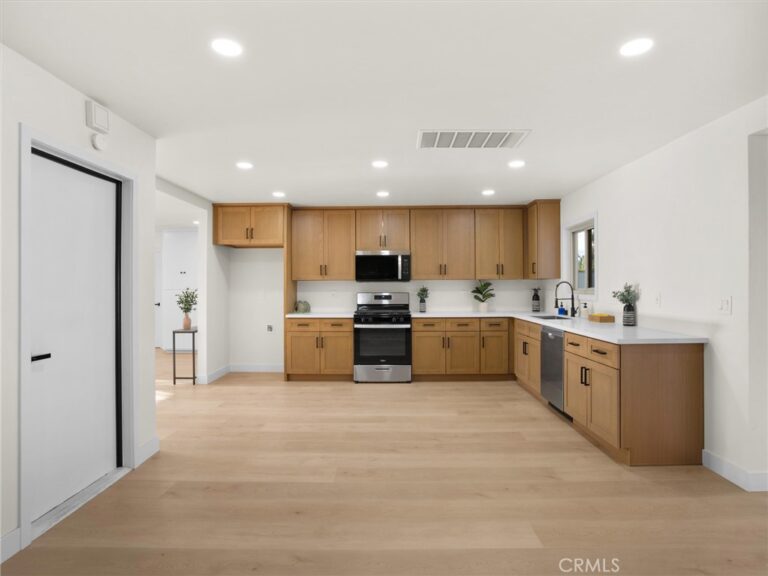 9643 Boxwood Ave, Fontana