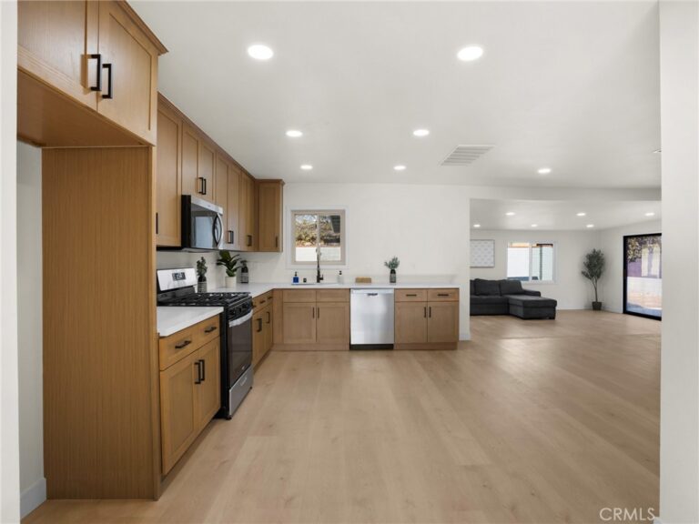 9643 Boxwood Ave, Fontana