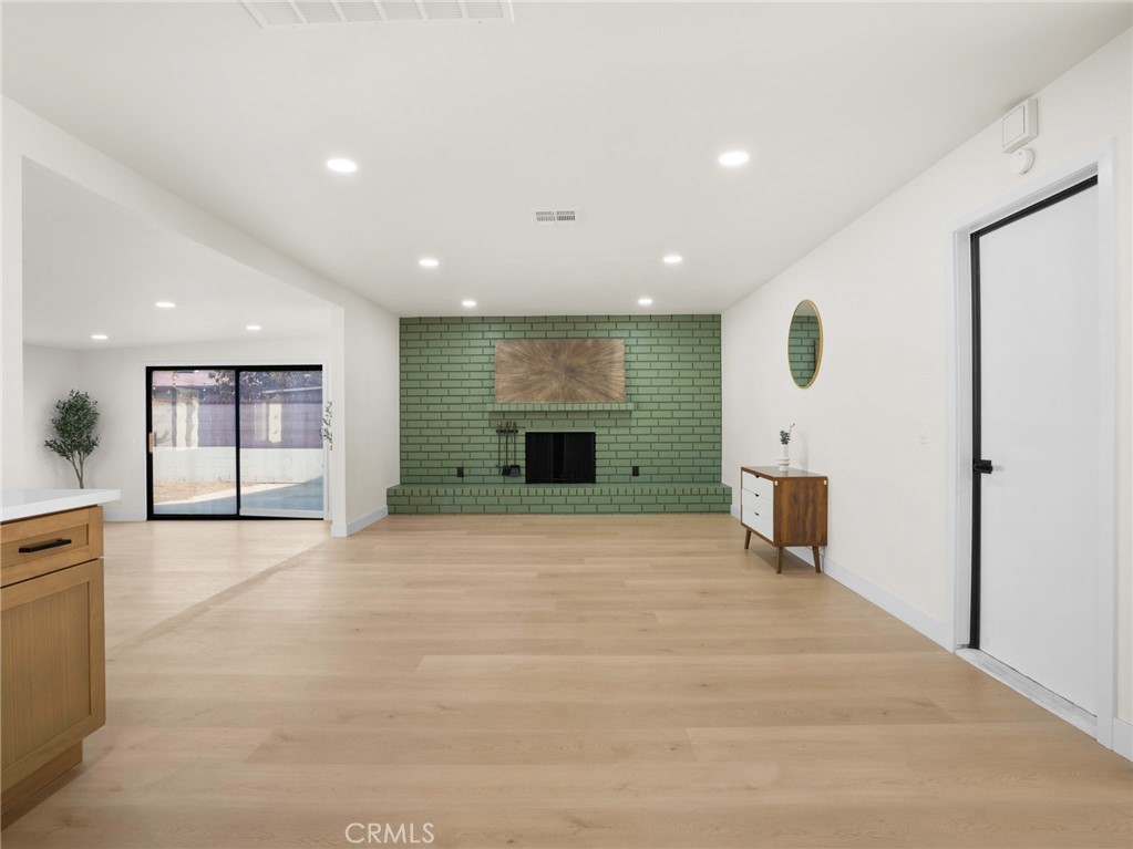 9643 Boxwood Ave, Fontana