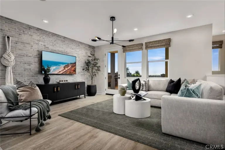 967 Angeline Rd, Covina