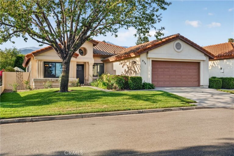 975 El Mirador, Upland