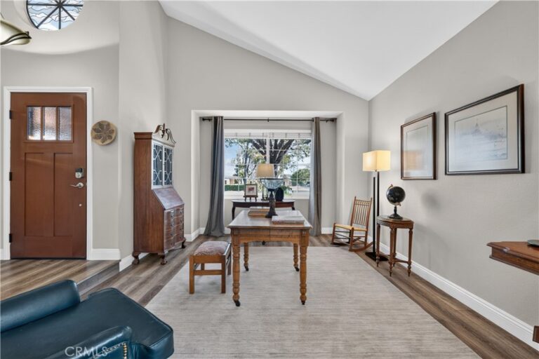 975 El Mirador, Upland
