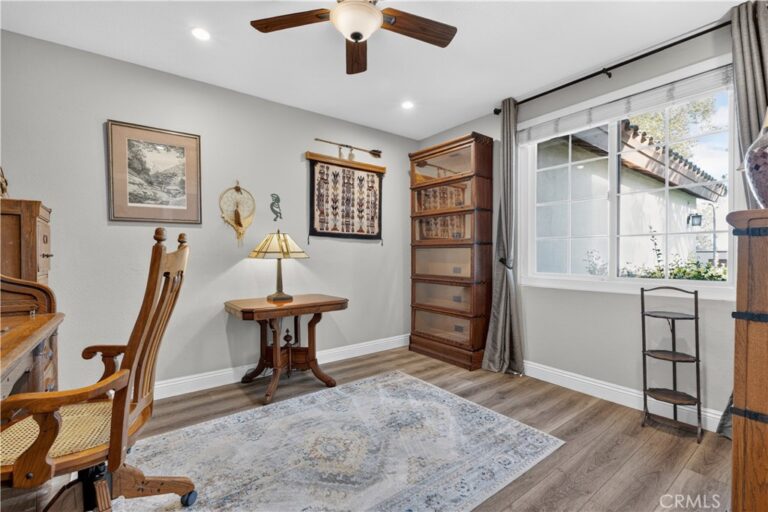 975 El Mirador, Upland