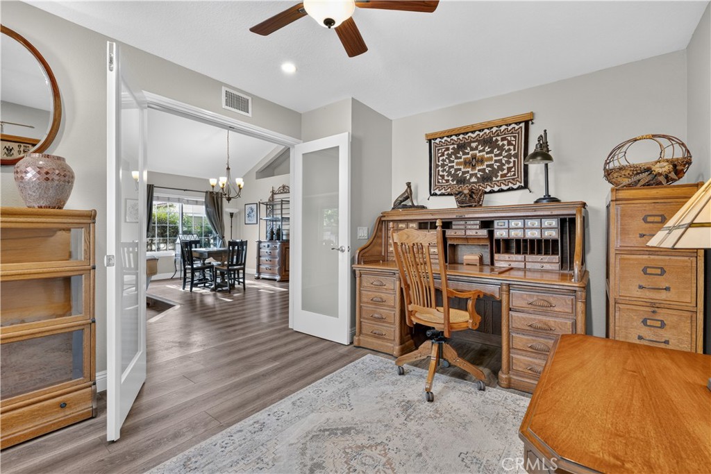 975 El Mirador, Upland