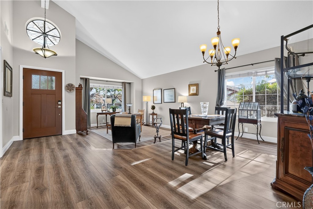 975 El Mirador, Upland