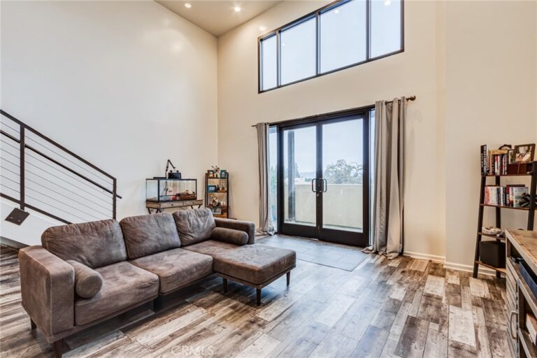 101 W Mission #327, Pomona