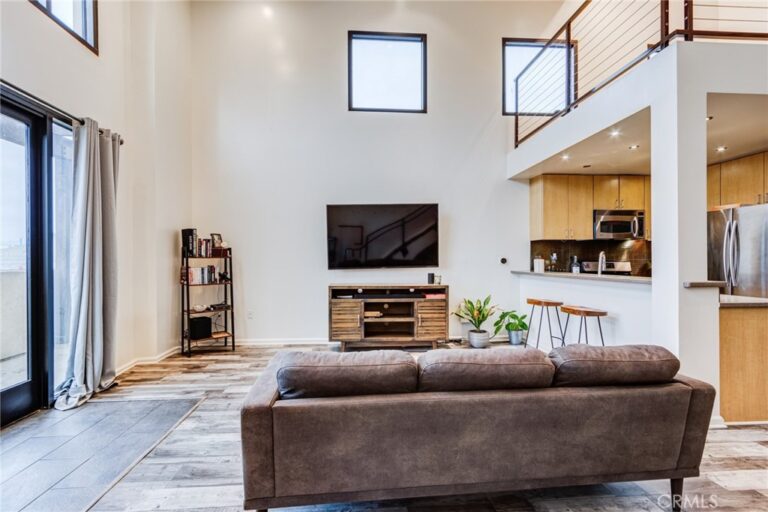 101 W Mission #327, Pomona