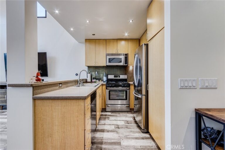 101 W Mission #327, Pomona