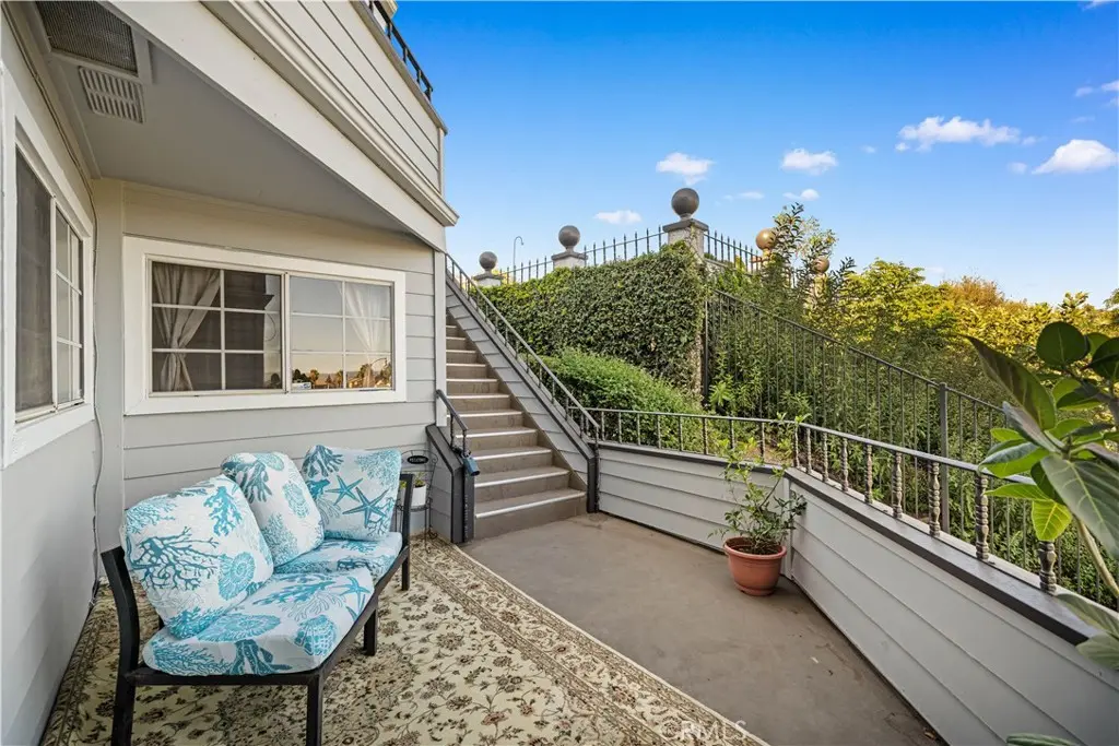 1033 Lakeview, Azusa