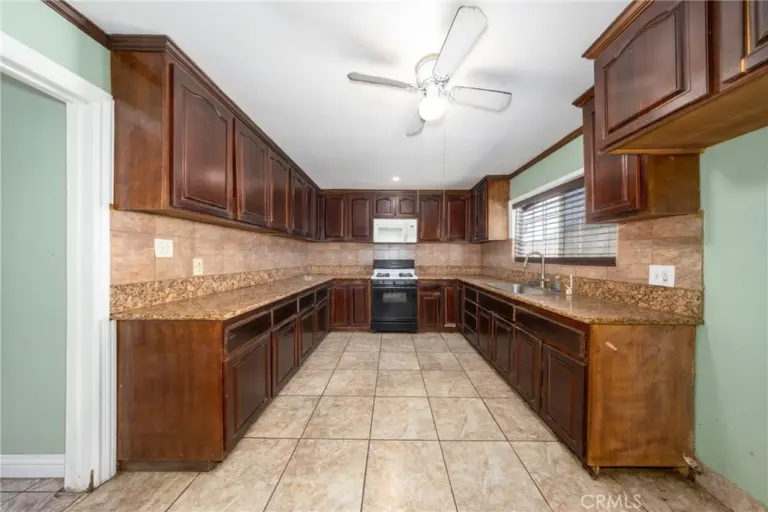 1047 Calaveras Avenue, Ontario