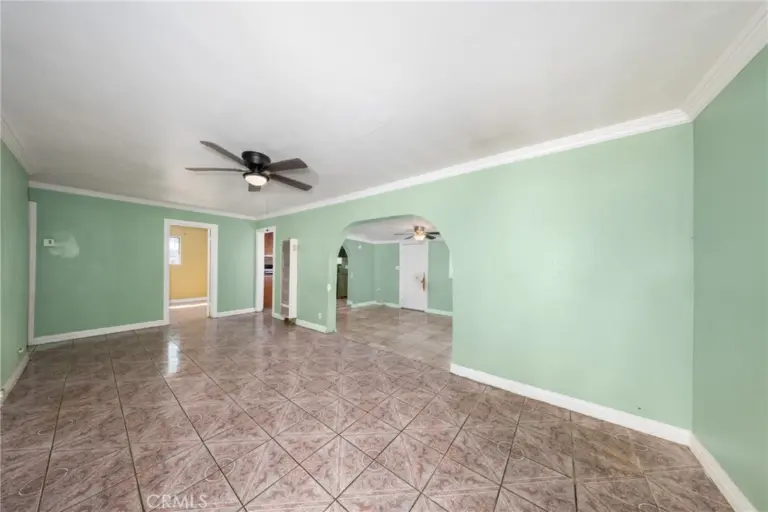 1047 Calaveras Avenue, Ontario