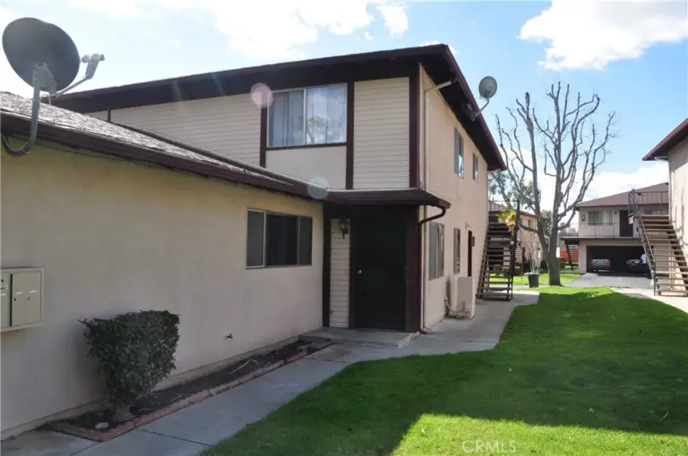 1102 W Calle Del Sol, Azusa