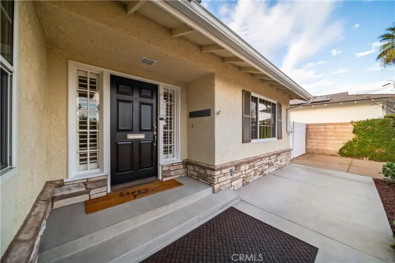 1151 E Comstock Avenue, Glendora