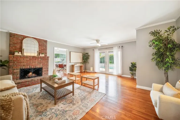 1151 E Comstock Avenue, Glendora