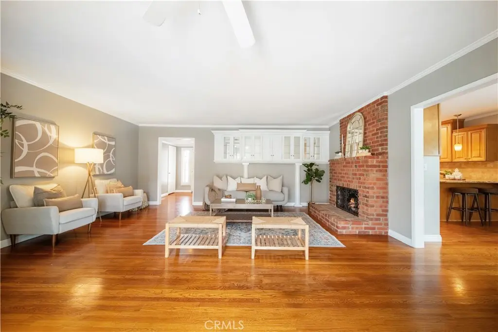 1151 E Comstock Avenue, Glendora