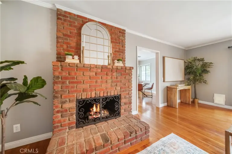 1151 E Comstock Avenue, Glendora