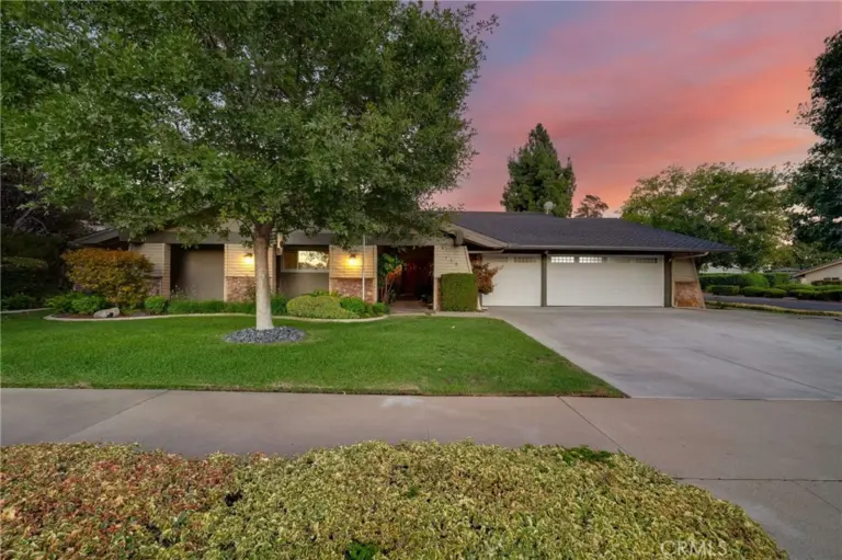 134 Whispering Oaks, Glendora