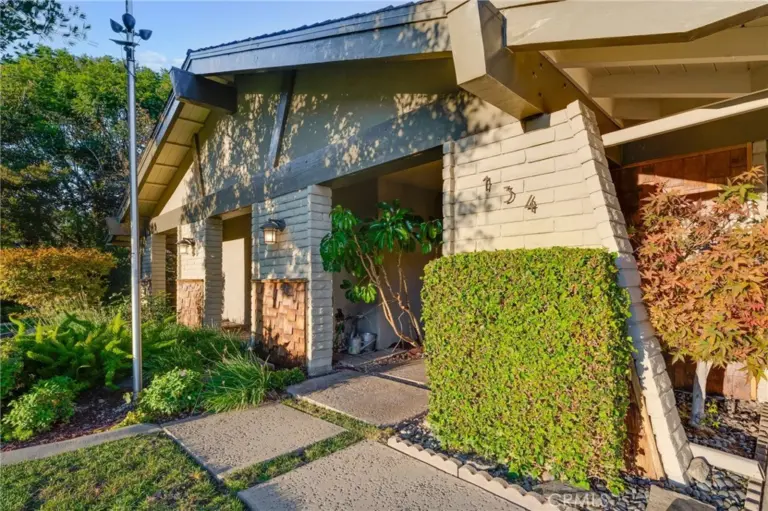 134 Whispering Oaks, Glendora