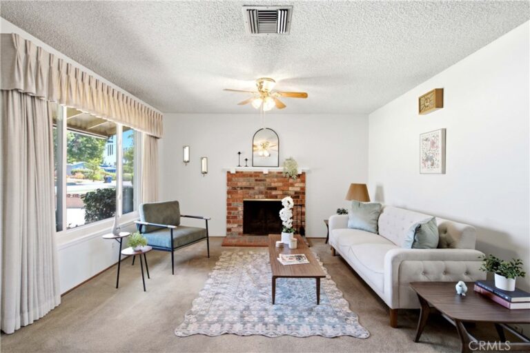 1359 West Granada Court, Ontario