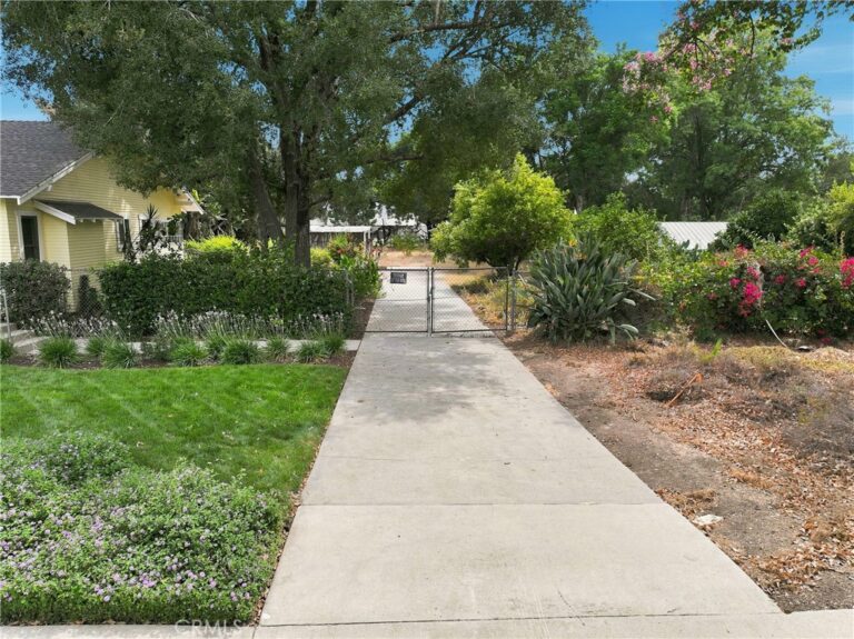 1436 3rd, La Verne