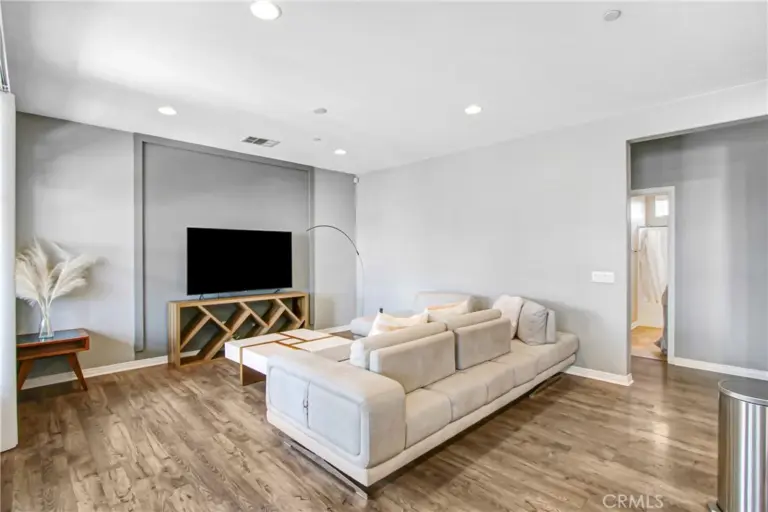 14380 Penn Foster, Chino