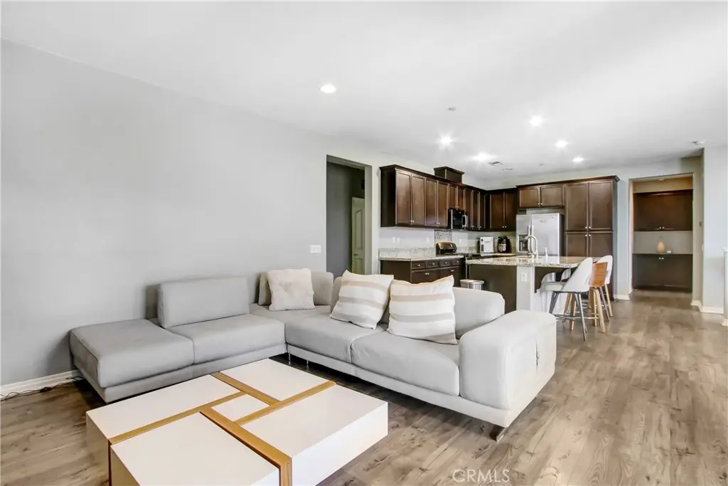 14380 Penn Foster, Chino