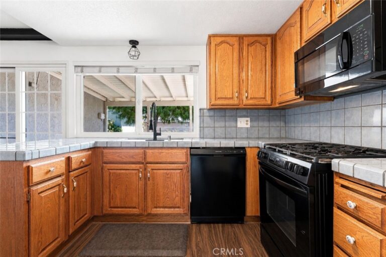 1472 Francis, Upland