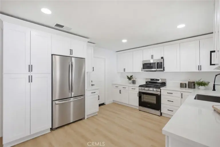 1529 E Hazeltine Street, Ontario