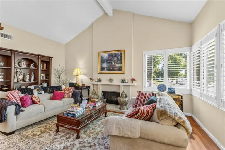 1565 Wedgewood, Upland