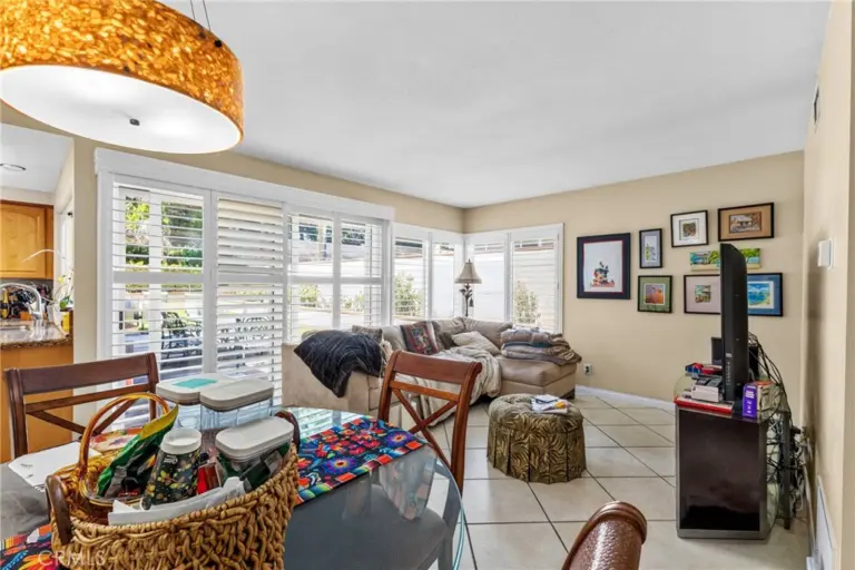 1565 Wedgewood, Upland