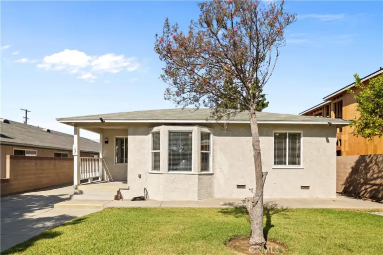 157 N Alameda Avenue, Azusa
