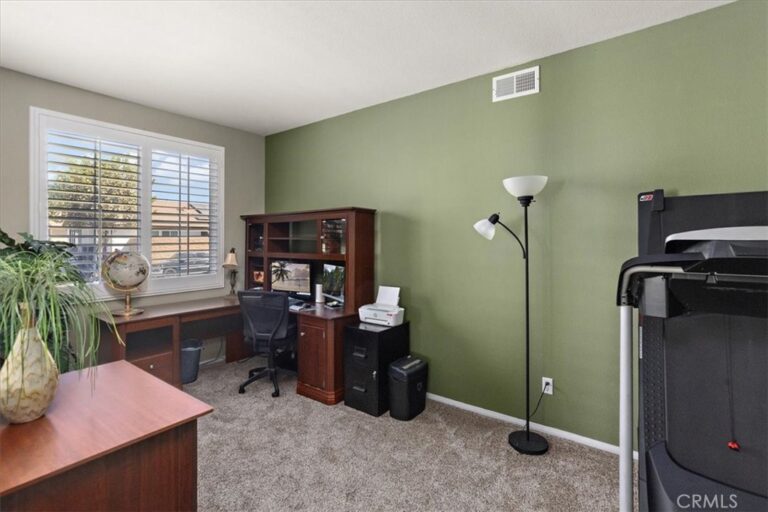 15727 Virginia, Fontana