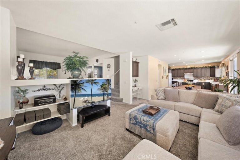 15727 Virginia, Fontana