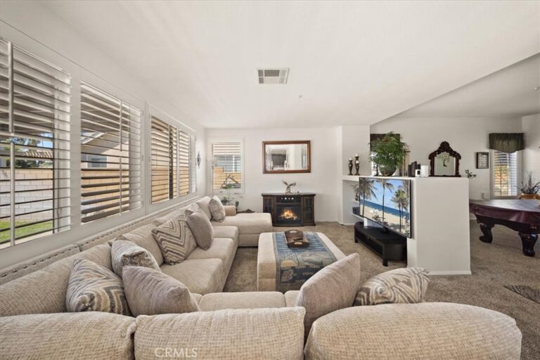 15727 Virginia, Fontana