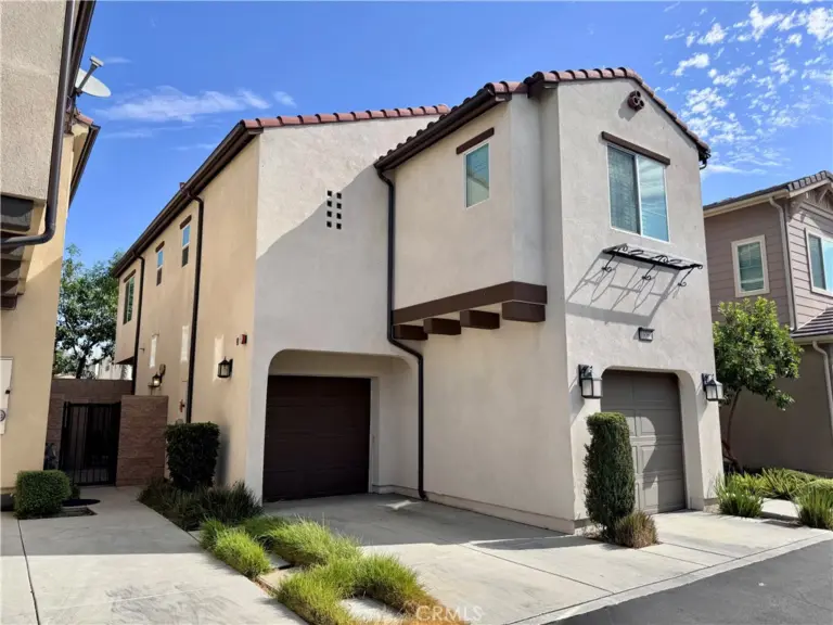16066 Carrara Lane, Fontana