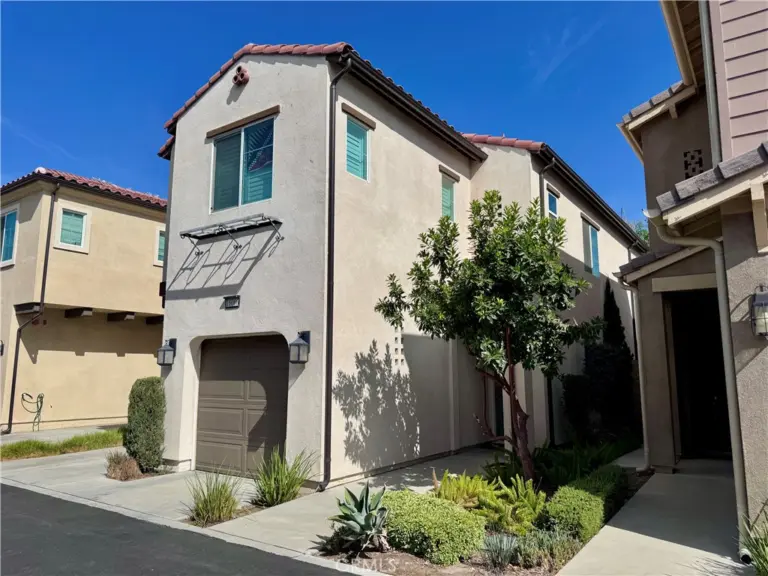 16066 Carrara Lane, Fontana