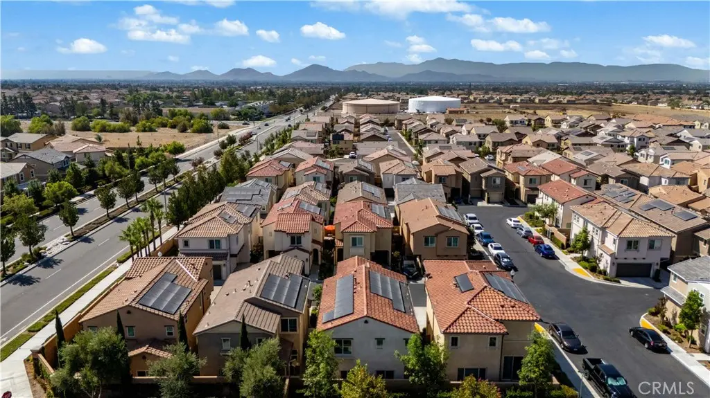 16066 Carrara Lane, Fontana