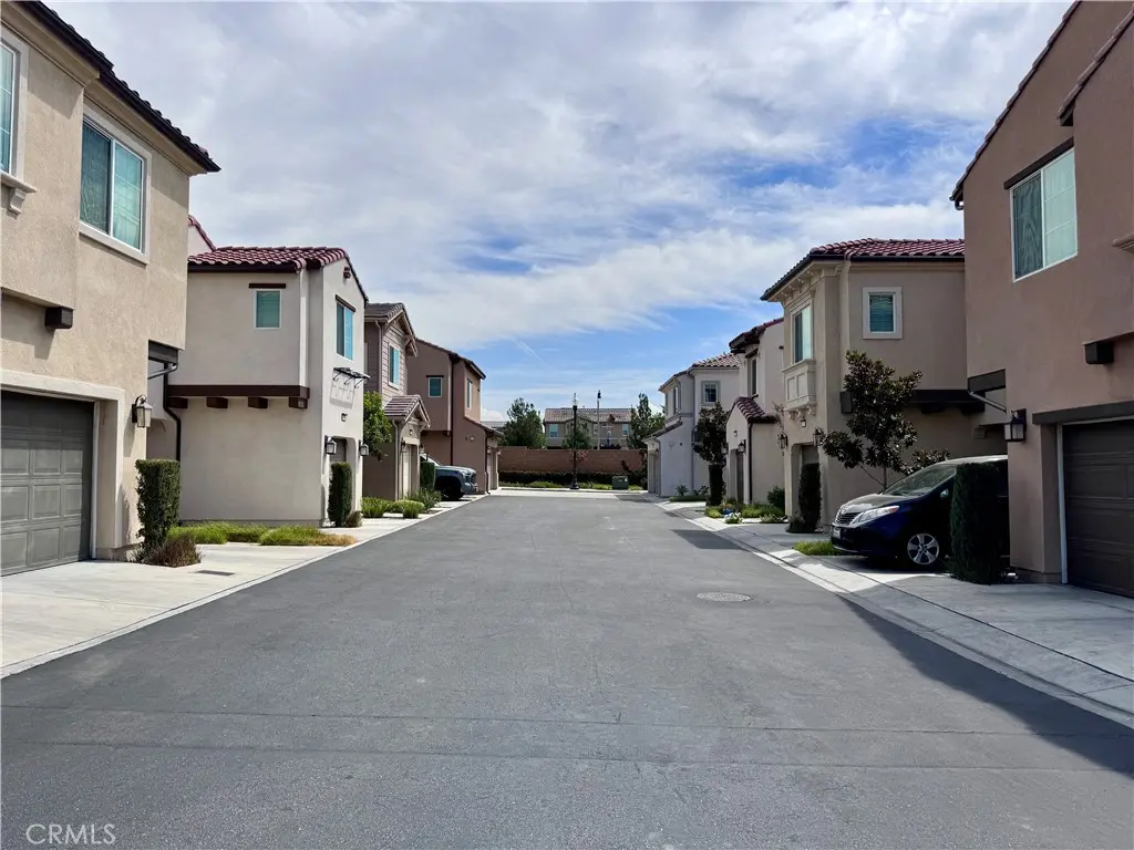 16066 Carrara Lane, Fontana