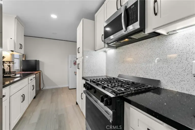 1681 E La Deney, Ontario