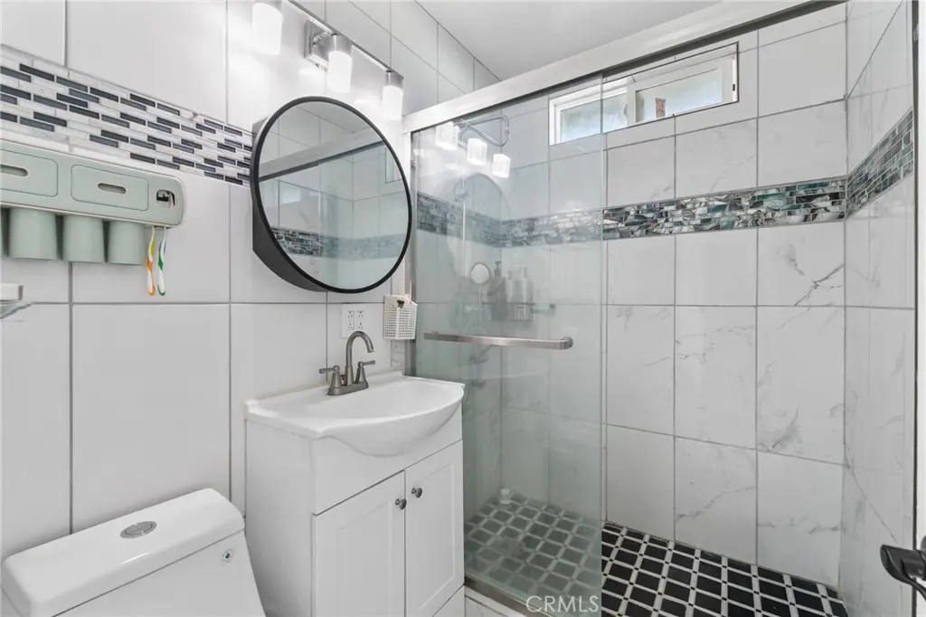 1681 E La Deney, Ontario
