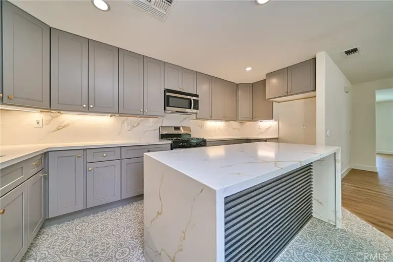 1741 E D, Ontario