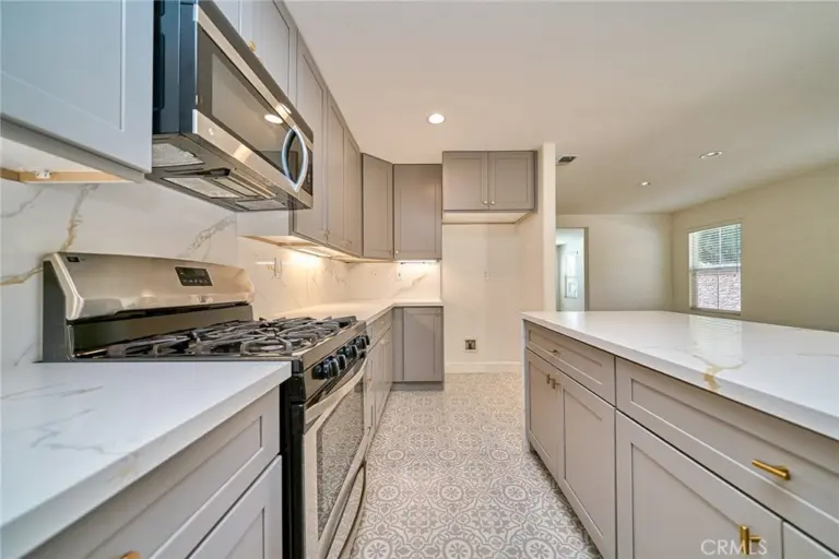 1741 E D, Ontario