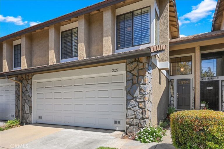 2027 Driftstone, Glendora