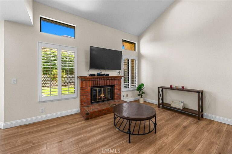2027 Driftstone, Glendora