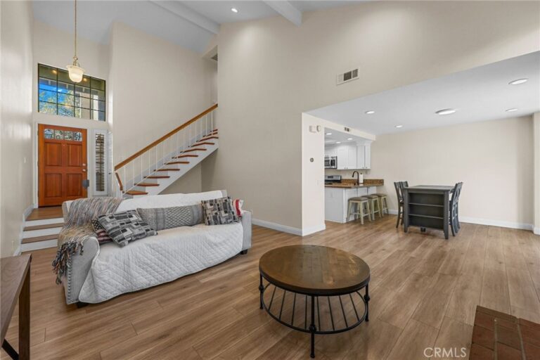 2027 Driftstone, Glendora