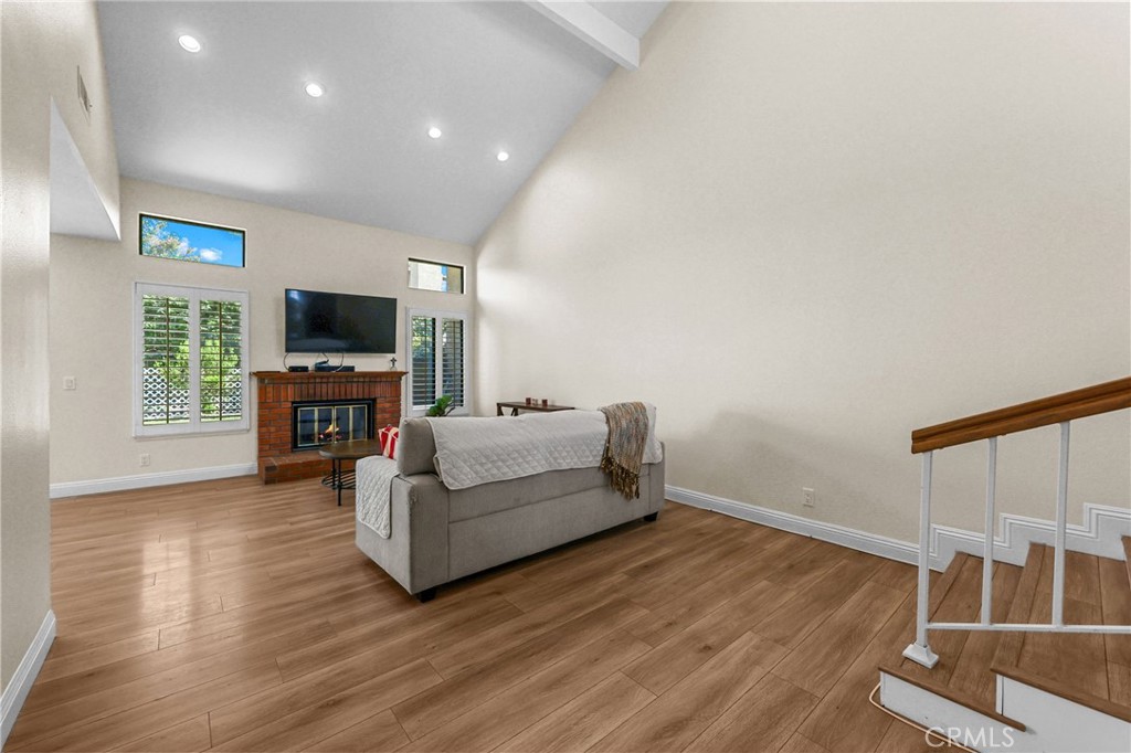 2027 Driftstone, Glendora