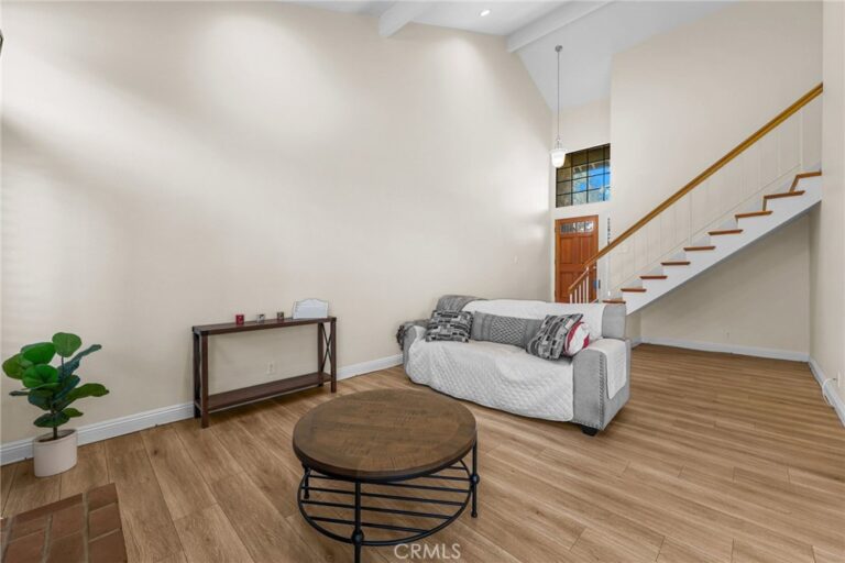 2027 Driftstone, Glendora