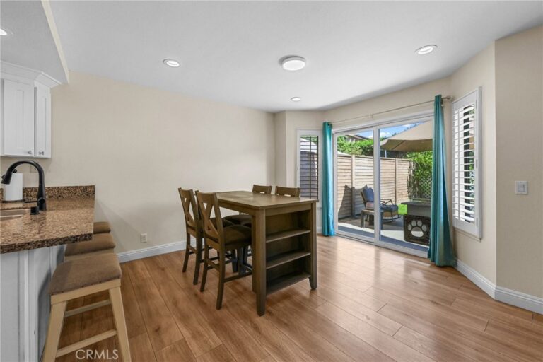 2027 Driftstone, Glendora
